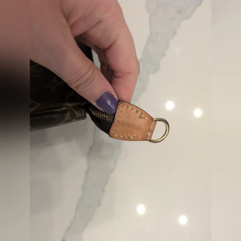 🤎AUTH Pre loved Louis Vuitton Pochette + Pearl Crossbody Strap! - Picture 5 of 15